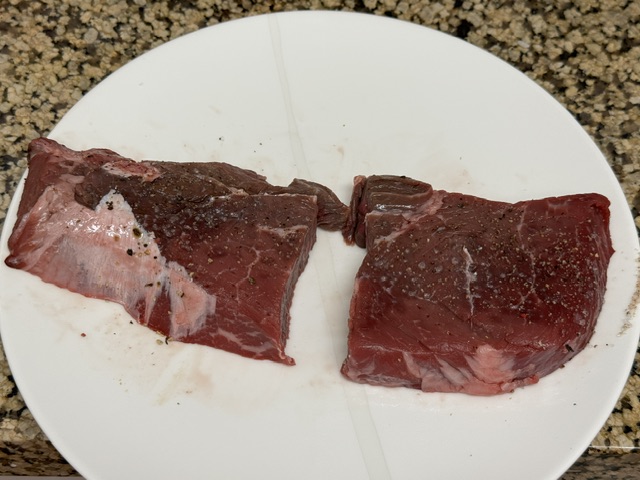 Steak coupé en deux