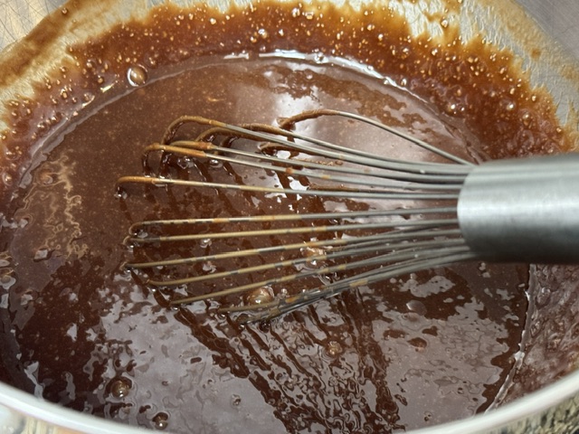 Mélange d'œufs et de chocolat