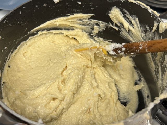 Pâte homogène ; c'est plutôt lisse