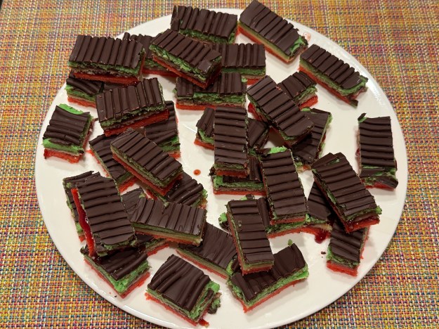 Assiette de 3 douzaines de cookies arc-en-ciel