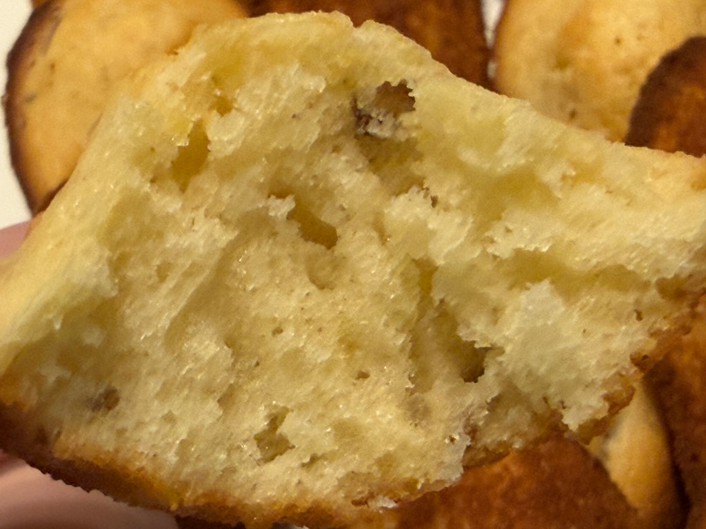 Madeleine coupée en deux, en gros-plan pour voir l'intérieur