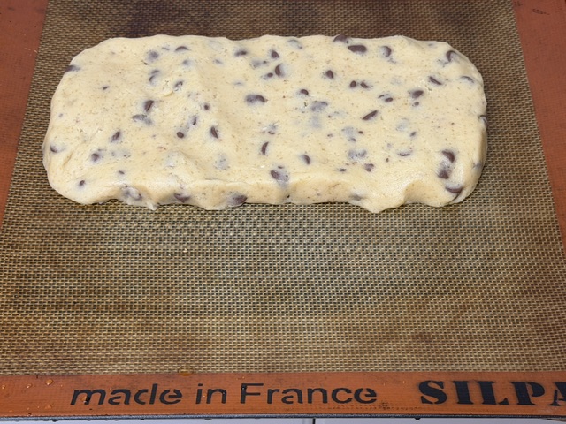 Rectangle de pâte. Les mots "Silpat Made in France" sont clairement visibles au fond