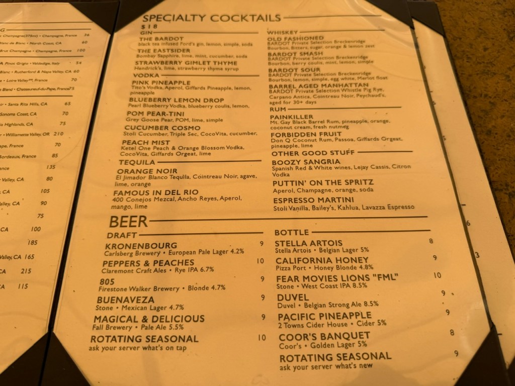 Carte de cocktails et de bières, aussi sur une page
