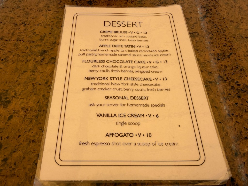 7 choix : crème brûlée, tarte Tatin, gâteau au chocolat, cheesecake à la new-yorkaise, et des glaces.