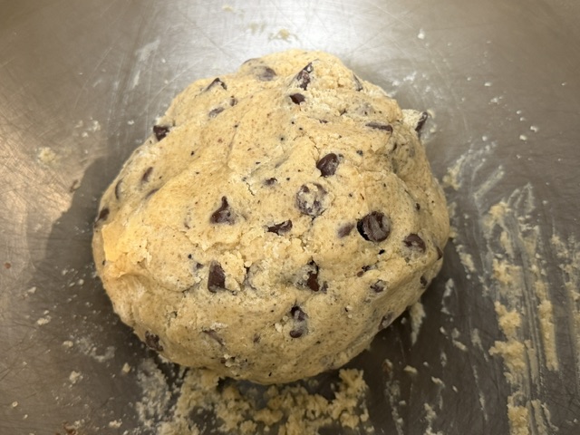 Boule de pâte après l'avoir travaillée à la msin
