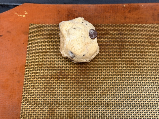 Boule de pâte sur le tapis
