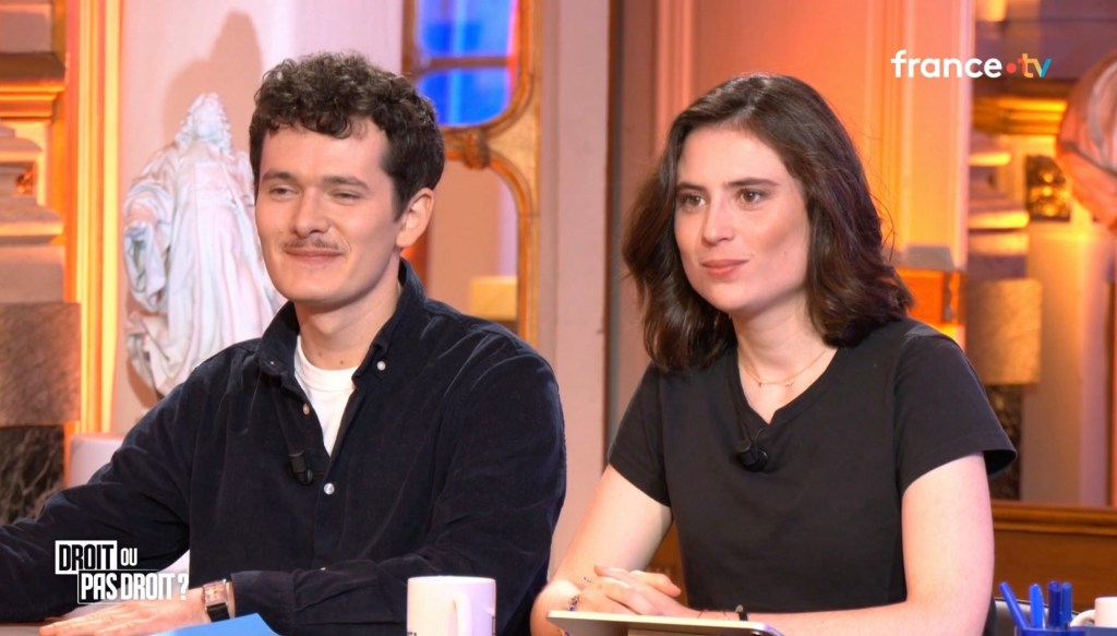 Deux autres jeunes avocats, un brun et une brune