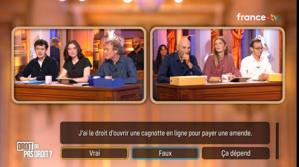 Les deux équipes, chacune dans un onglet séparé, avec la question de cagnottes et leurs réponses différentes.